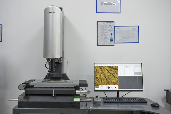 Facteurs clés de la production de pièces d'emboutissage métallique : Matériaux, conception et contrôle de la qualité