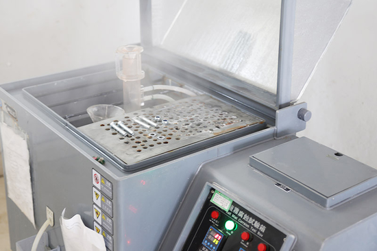 Quelles sont les industries qui utilisent couramment des produits d'emboutissage métallique ?