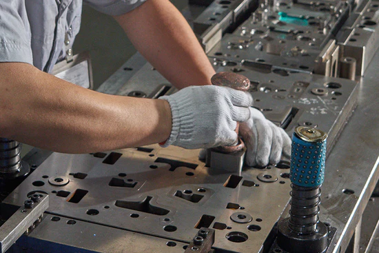 Comment l'emboutissage automobile contribue-t-il à la rentabilité globale de la production de véhicules ?