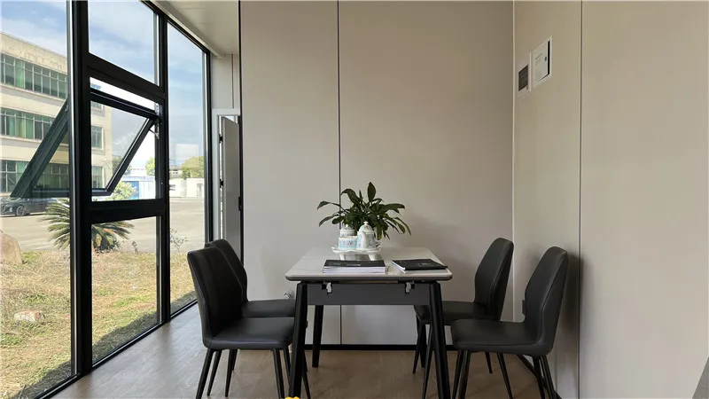 C09 Apple Capsule Cabins