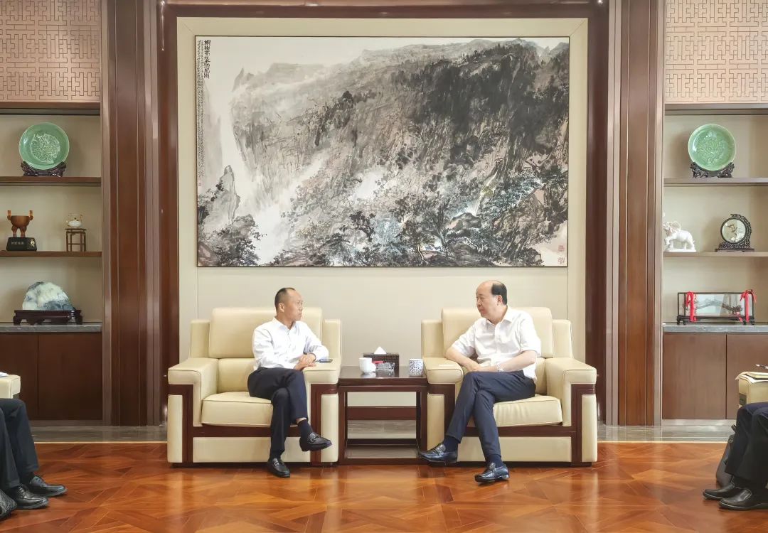 Zhang Shiqian, President of Industrial and Commercial Bank of China Jiaxing Branch, Visits Tongkun for Research