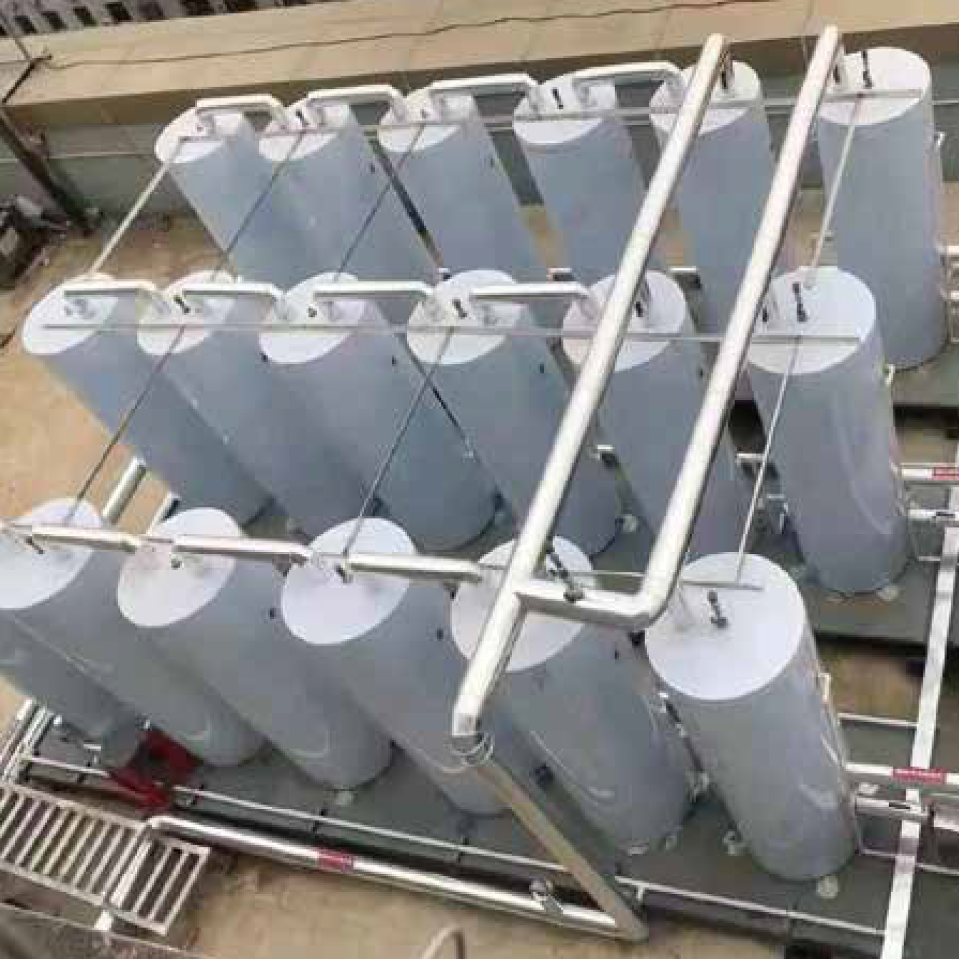 Modular pressurized hot water tank