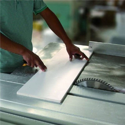 Cutting-pvc-panel
